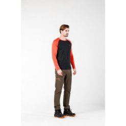 Spodnie turystyczne męskie z wewnętrzną warstwą 100% merino Woolona Trek. Brązowe spodnie materiałowe męskie WOOLONA, bez wzorów, sportowe. W wyprzedaży za 630.00 zł.