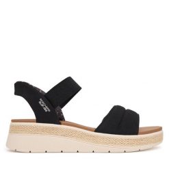 Sandały Skechers. Czarne sandały damskie Skechers, bez wzorów, bez obcasa, na płaskiej podeszwie. Za 289.99 zł.