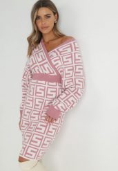 Różowa Sukienka Wełniana w Geometryczny Wzór Itasoi. Czerwone sukienki damskie Born2be, m, bez wzorów, z dzianiny, bez kołnierzyka, bez ramiączek, mini, kopertowe. W wyprzedaży za 143.99 zł.