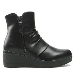 Botki Clara Barson. Czarne botki damskie Clara Barson, bez obcasa, na koturnie, bez zapięcia. Za 149.99 zł.