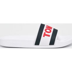 Tommy Jeans - Klapki Core Poolslide. Białe klapki i japonki męskie Tommy Jeans, z gumy. W wyprzedaży za 139.90 zł.