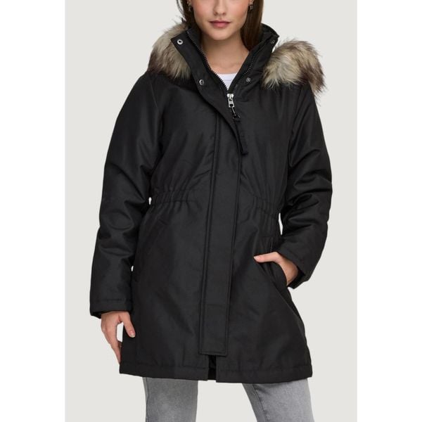 Parka Kobieta ONLY ONLMATHILDA WINTER FUR PARKA OTW. Czarne parki damskie Only, na zimę, bez wzorów, z poliesteru. W wyprzedaży za 362.10 zł.
