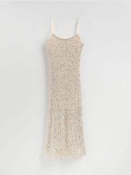 Sukienka z cekinami - srebrny. Szare sukienki damskie Reserved, l, bez wzorów, z dzianiny, bez kołnierzyka, bez ramiączek, dopasowane. Za 199.99 zł.