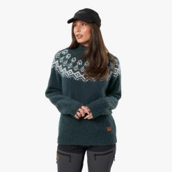 Sweter Wełniany Kobieta Lofoten Elastyczny W Cztery Strony. Zielone swetry klasyczne damskie SWEDEMOUNT, s, z dzianiny, bez kołnierzyka. Za 249.99 zł.
