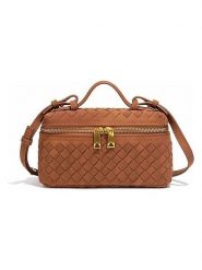 SUVRAI Torebka w kolorze jasnobrązowym - 22 x 13 x 9 cm rozmiar: onesize. Brązowe torebki klasyczne damskie SUVRAI, bez wzorów, z materiału, bez dodatków. Za 108.99 zł.