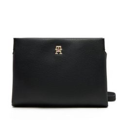 Torebka Tommy Hilfiger. Czarne listonoszki damskie Tommy Hilfiger, bez wzorów, bez dodatków. Za 299.99 zł.