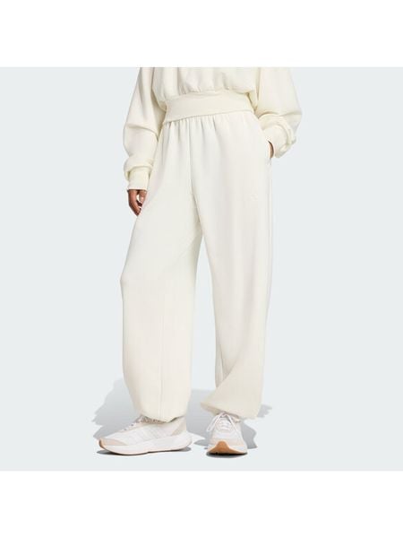 Adidas Spodnie dresowe Soft Lux JV9896 Kremowy Regular Fit. Białe spodnie dresowe damskie Adidas, xs, bez wzorów, z dresówki. Za 245.99 zł.