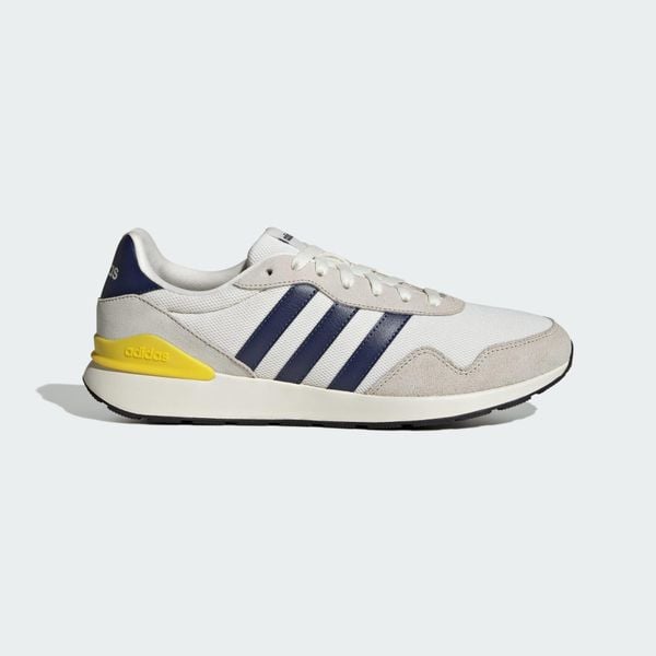 Buty Run 60s 4.0. Białe buty trekkingowe męskie Adidas, bez zapięcia, trekkingowe. Za 259.00 zł.