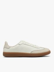 Kremowe półbuty w stylu sportowym na płaskim beżowym spodzie. Brązowe półbuty damskie Ryłko, bez wzorów, ze skóry, sportowe, z okrągłym noskiem, bez obcasa, na płaskiej podeszwie. W wyprzedaży za 329.99 zł.