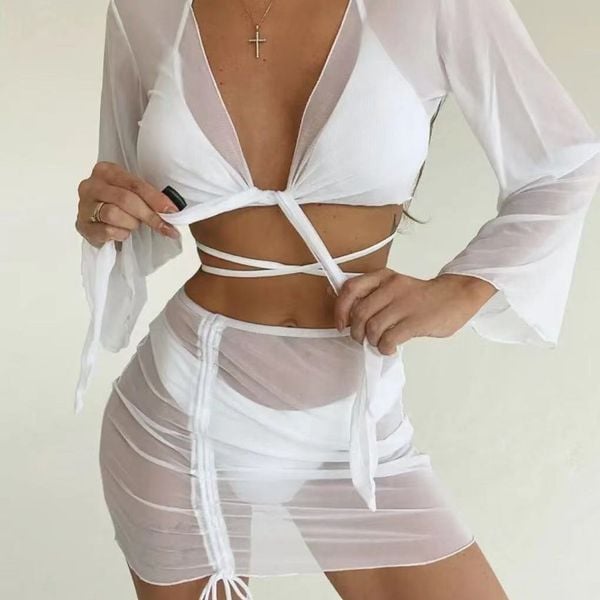 Strój kąpielowy bikini z pareo na plażę Elwina. Czarne bikini damskie Intica, bez wzorów. Za 169.00 zł.