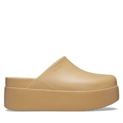 Klapki Crocs. Brązowe klapki damskie Crocs, bez wzorów, bez obcasa. Za 229.99 zł.