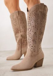 Ciemnobeżowe Kozaki Kowbojki na Stożku z Ażurową Cholewką Uria. Brązowe kozaki damskie Born2be, z jeansu, bez obcasa, na obcasie. Za 189.99 zł.