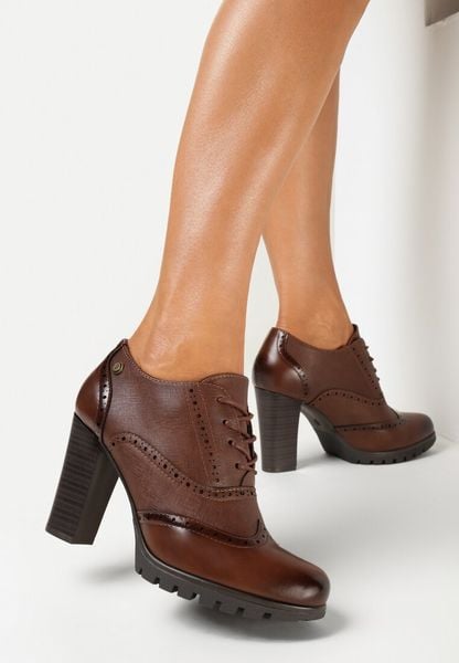 Brązowe Półbuty na Słupku ze Sznurowaniem Chamis. Brązowe półbuty damskie Born2be, bez wzorów, z jeansu, eleganckie, bez obcasa, na słupku. Za 119.99 zł.