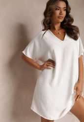 Biała Sukienka o Kroju Nietoperza z Ozdobnym Wiązaniem na Plecach Cylean. Białe sukienki damskie Renee, bez wzorów, bez kołnierzyka, bez ramiączek, mini. Za 69.99 zł.