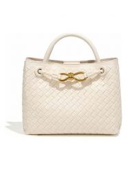 SUVRAI Torebka w kolorze kremowym - 30 x 23 x 13 cm rozmiar: onesize. Brązowe torebki klasyczne damskie SUVRAI, bez wzorów, z materiału, bez dodatków. Za 130.99 zł.