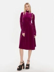 Versace Jeans Couture Sukienka codzienna 73HAO916 Bordowy Regular Fit. Czerwone sukienki damskie Versace Jeans Couture, na co dzień, bez wzorów, z jeansu, bez kołnierzyka, bez ramiączek, proste. Za 1,259.00 zł.