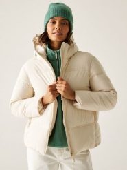 Regatta Kurtka pikowana "Roxienne" w kolorze kremowym rozmiar: 38. Brązowe kurtki damskie Regatta, bez wzorów, bez kaptura. Za 218.05 zł.