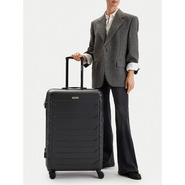 Walizka duża GINO ROSSI. Czarne walizki Gino Rossi, bez wzorów, duże. Za 299.99 zł.