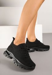 Czarne Buty Sportowe Sneakersy z Siateczki na Tłoczonej Podeszwie Zdobionej Aplikacją Neltewia. Czarne buty sportowe na co dzień damskie Renee, z aplikacjami, z jeansu. Za 59.99 zł.