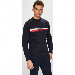 Tommy Hilfiger - Bluza. Czerwone bluzy bez kaptura męskie Tommy Hilfiger, m, z bawełny. W wyprzedaży za 249.90 zł.