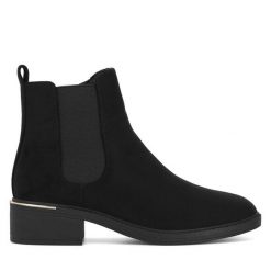 Botki Clara Barson. Czarne botki damskie Clara Barson, bez obcasa, na płaskiej podeszwie, bez zapięcia. Za 139.99 zł.