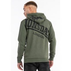 Bluza z kapturem o regularnym kroju Lonsdale Maywick. Czarne bluzy z kapturem męskie Lonsdale, m, z dresówki. W wyprzedaży za 227.00 zł.