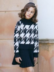 Abel & Lula Komplet sweter i spódnica ołówkowa 5547 Czarny Regular Fit. Czarne swetry dziewczęce Abel & Lula, bez wzorów, z wiskozy, bez kołnierzyka. Za 189.99 zł.