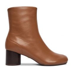 Botki GINO ROSSI. Brązowe botki damskie Gino Rossi, bez obcasa, na słupku, bez zapięcia. Za 269.99 zł.