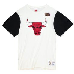 T-shirt z kolorowymi wstawkami Chicago Bulls 2021/22. Brązowe t-shirty męskie Mitchell & Ness, bez wzorów, bez kołnierzyka. Za 233.00 zł.