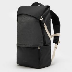 Plecak sportowy do piłki nożnej Kipsta Urban 25 L. Czarne plecaki damskie KIPSTA, bez wzorów, z materiału. Za 129.99 zł.
