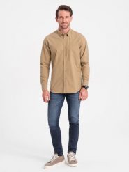 Męska koszula bawełniana REGULAR FIT z kieszenią - jasnobrązowa V2. Brązowe koszule męskie Ombre Clothing, m, bez wzorów, z bawełny, bez kołnierzyka, bez ramiączek. W wyprzedaży za 68.99 zł.