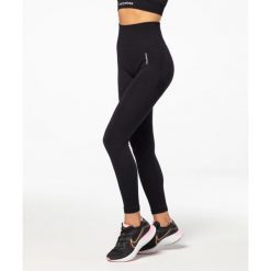 Legginsy bezszwowe Carpatree Allure czarne. Czarne legginsy damskie Carpatree, s, bez wzorów, z elastanu, na fitness i siłownię. W wyprzedaży za 172.49 zł.