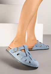 Niebieskie Klapki w Stylu Chodaków Zdobione Wycięciami Wisae. Niebieskie klapki damskie Renee, z aplikacjami, z jeansu, bez obcasa, na obcasie. W wyprzedaży za 67.99 zł.