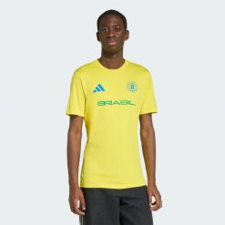 Koszulka Mistrzostwa Świata FIFA 26 Brazylia. Żółte t-shirty sportowe męskie Adidas, l, z materiału, bez ramiączek, do piłki nożnej. Za 149.00 zł.