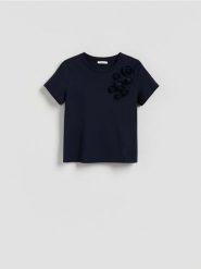 T-shirt z kwiatową aplikacją - granatowy. Niebieskie t-shirty damskie Reserved, l, z aplikacjami, z bawełny, bez kołnierzyka. Za 79.99 zł.