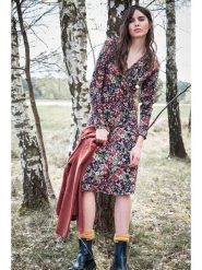 Aniston Sukienka w kolorze czarnym ze wzorem rozmiar: 46. Czarne sukienki damskie Aniston, bez wzorów, z wiskozy, bez kołnierzyka, bez ramiączek, midi. Za 95.99 zł.