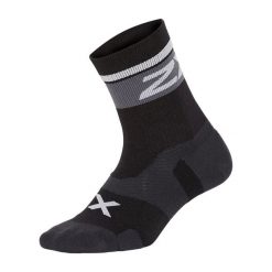 Skarpety sportowe 2XU Vectr Cushion Crew. Czarne skarpetki damskie 2XU, bez wzorów. W wyprzedaży za 65.15 zł.