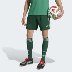 Spodenki wyjazdowe Algieria 26. Zielone szorty męskie Adidas, bez wzorów, sportowe. Za 199.00 zł.