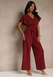 Bordowy Elegancki Kombinezon z Szerokimi Nogawkami i Kopertowym Dekoltem Melovina. Czerwone kombinezony damskie Renee, na jesień, m, bez wzorów, eleganckie, bez kołnierzyka, bez ramiączek. Za 119.99 zł.