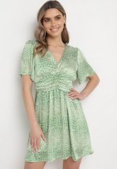 Zielona Sukienka Rozkloszowana z Dekoltem w V Mini Tallae. Zielone sukienki damskie Born2be, na co dzień, s, z aplikacjami, eleganckie, bez kołnierzyka, bez ramiączek, mini, rozkloszowane. W wyprzedaży za 51.99 zł.