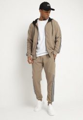 Ciemnobeżowy Komplet Dresowy z Lampasami Bluza z Kapturem i Spodnie Tillimora. Brązowe bluzy z kapturem męskie Born2be, bez wzorów, z dresówki. Za 119.99 zł.