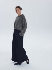 Sweter z wiązaniem na plecach - ciemnoszary. Szare swetry klasyczne damskie Reserved, l, z dzianiny, bez kołnierzyka. Za 129.99 zł.