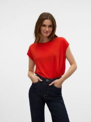Vero Moda Koszulka w kolorze czerwonym rozmiar: M. Czerwone bluzki damskie Vero Moda, m, bez wzorów, bez kołnierzyka. Za 57.20 zł.
