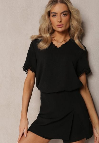 Czarna Bluzka z Trójkątnym Dekoltem Ozdobiona Siateczką Tirvana. Czarne bluzki damskie Renee, l, bez wzorów, z jeansu, casualowe, bez kołnierzyka, bez ramiączek. Za 54.99 zł.