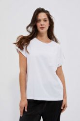 T-shirt z kieszonką biały. Białe t-shirty damskie MOODO, bez wzorów, z bawełny, bez kołnierzyka. W wyprzedaży za 29.99 zł.