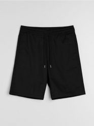 Bawełniane szorty jogger - czarny. Czarne szorty męskie Sinsay, bez wzorów, z bawełny. Za 39.99 zł.