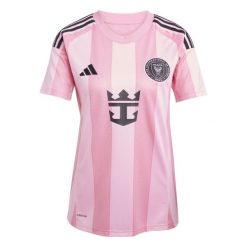 Koszulka domowa dla kobiet Inter Miami FC 2025/26. Czerwone t-shirty damskie Adidas, bez wzorów, bez kołnierzyka. W wyprzedaży za 348.00 zł.