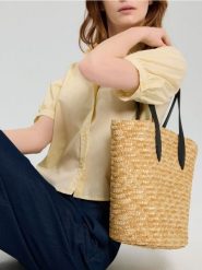 Pleciona torba na ramię typu tote - beżowy. Brązowe torebki klasyczne damskie Sinsay, bez wzorów, bez dodatków. Za 49.99 zł.