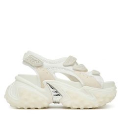 Sandały Buffalo. Białe sandały damskie Buffalo, bez wzorów, bez obcasa, na płaskiej podeszwie. Za 429.99 zł.