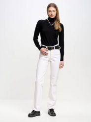 Sweter damski z golfem czarny Charlinka 906. Czarne golfy damskie Big Star, l, z aplikacjami, z dzianiny, bez ramiączek. W wyprzedaży za 139.99 zł.